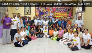 1ere initiation avec Acharya Kriyananandamayi (au centre)  à Kuala Lumpur, Malaysie, du 12 au 14 mai, 2023 (click image to enlarge)