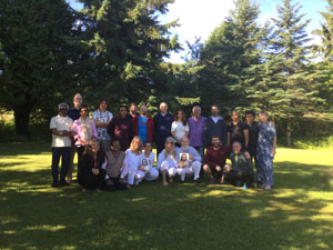 Participants in the 3rd initation, July 15-24, 2016 at the Quebec ashram with (kneeling, in white) Acharyas 
              Siddhananda Sita, Sharanadevi, Durga and M. G. Satchidananda